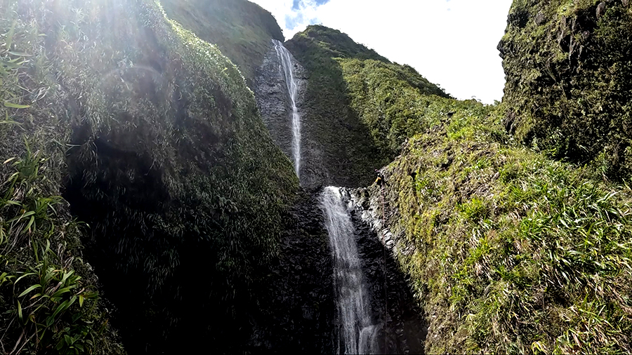 Au pied de la Cascade blanche